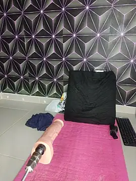 Webcam Model (Megann_9)  is live.Free join now!