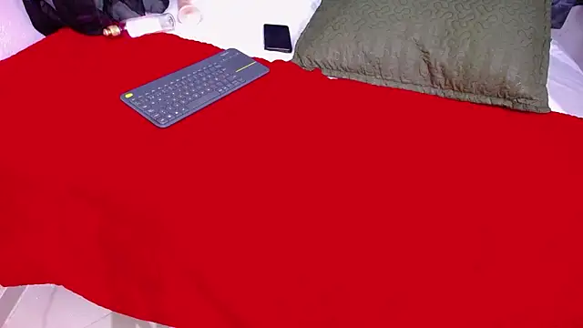 mia__thomson_ webcam