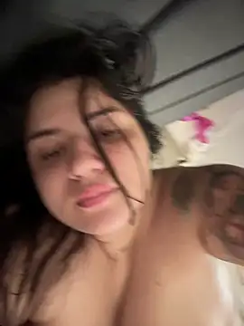 horny_roomiess webcam