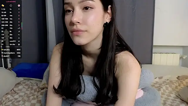 glamourr (F teen) - put some oil on my ass