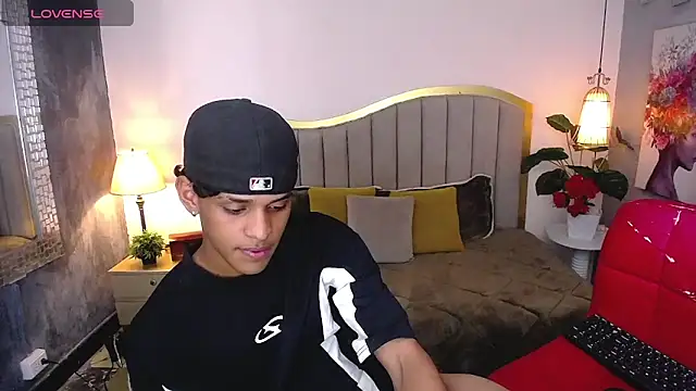 jhos_padill (M twink) - oil on the body