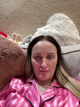 Webcam Model (TomilaSi)  is live.Free join now!