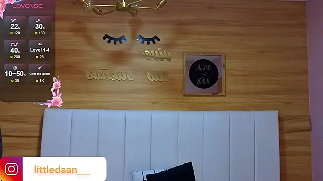 Abril_Velvet_a_ webcam