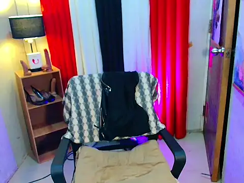 HOLLYWOOD_QUEEN_88 webcam