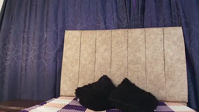 sofi-brown (F young) - 1 finger in my ass