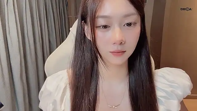 Makinghappymyself_ webcam