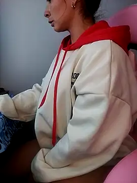 Webcam Model (NathyMilf_)  is live.Free join now!