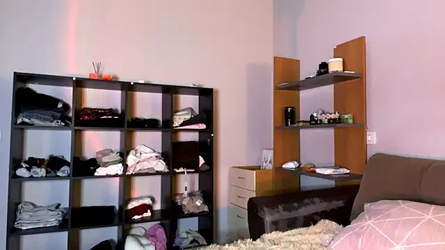 randeeantwi (Ask my age) - sensual massage of my tits!