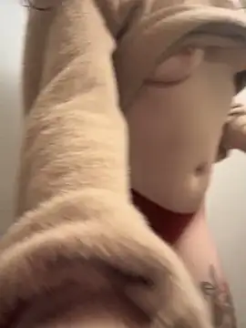 yourslutqueen (F young) - No bra / senza reggiseno