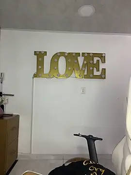 emmamilk20 (F teen) - suck and spit milk