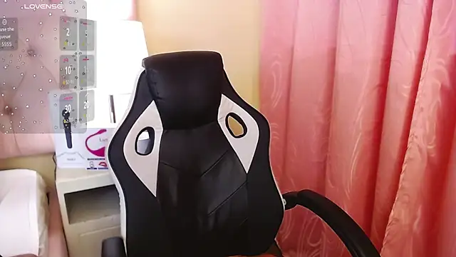 Hillary_Thomson webcam