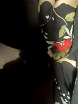 HiddenHoneyLDN webcam