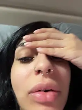 ThickerThanYoBitch webcam