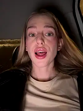 kira_mia (F young) - RIDE UR FACE IN PUBLIC TOILET