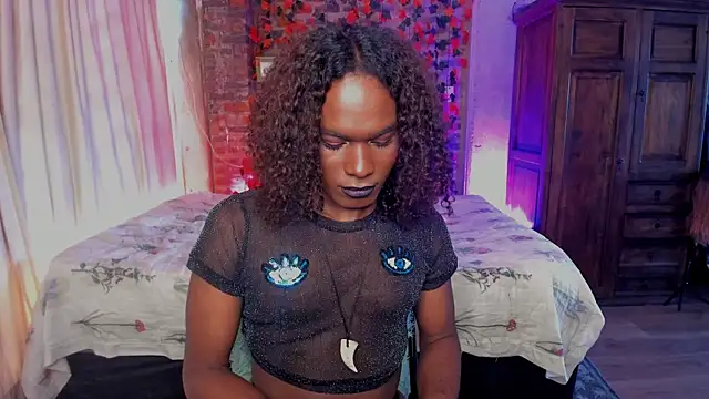 LaGoldenBitch webcam