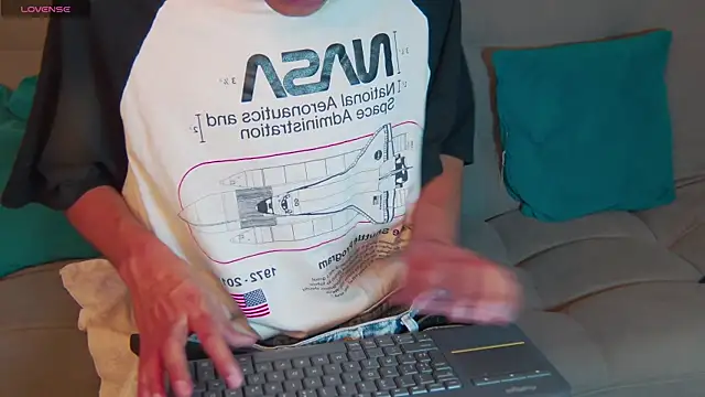 liam_sinclair (M twink) - Doggy position + spread ass 🍑