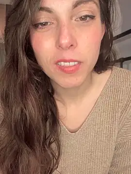 YourSlutQueen webcam