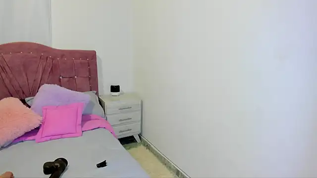 yourlatina_emely webcam