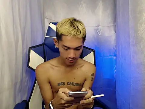 riks_tyler (Ask my age) - christmas cum together