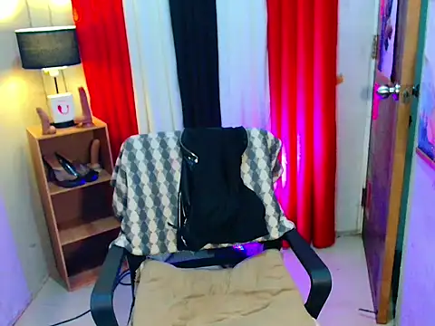 HOLLYWOOD_QUEEN_88 webcam