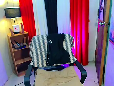 HOLLYWOOD_QUEEN_88 webcam