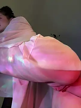 bigJuicyPussy webcam