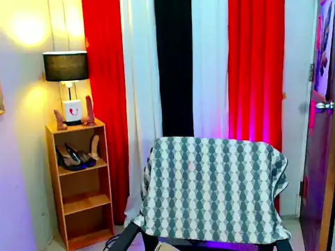 HOLLYWOOD_QUEEN_88 webcam