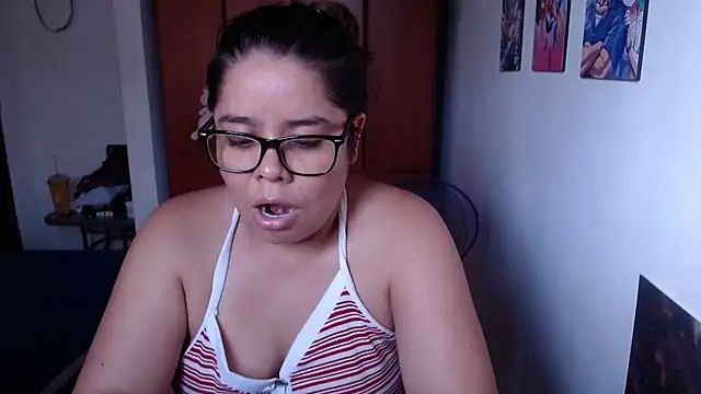 Live sex cam of saenz_eymi