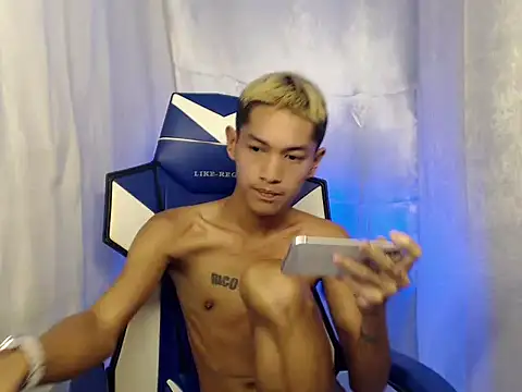 riks_tyler (Ask my age) - christmas cum together