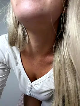 streetdoll (F young) - fuck ass with dildo