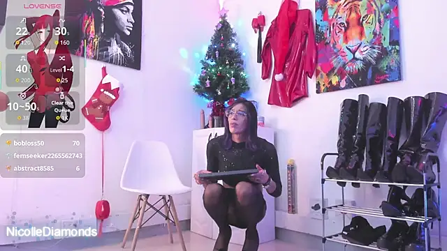 NicolleDiamonds_cg webcam