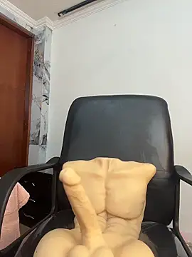 Webcam Model (Emily_Trujillo)  is live.Free join now!