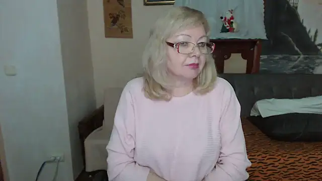 EvelynLoveShy webcam