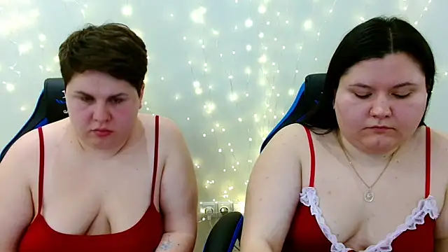 BeckyAndHellen webcam