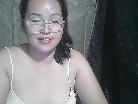 yummy_jyra02167 webcam