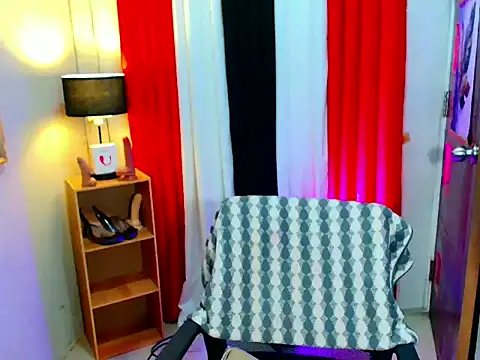 HOLLYWOOD_QUEEN_88 webcam