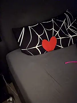 Crosss-19cm Live Webcam on Stripchat