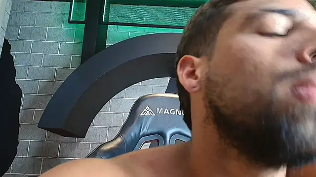 MyStrongSubmissive webcam