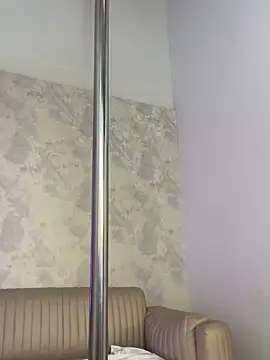 lauraraider (F young) - Fully nude close up clit play