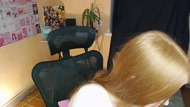 Alice_ShyFox webcam