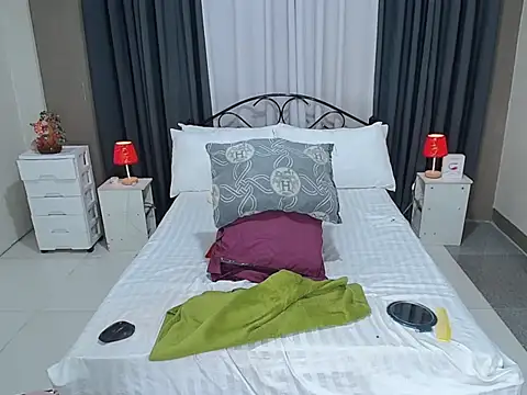 petitetsbigloads webcam