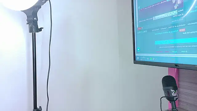 AbigailLenox__ webcam