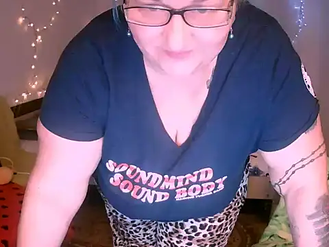 BlondyBigBoobs webcam