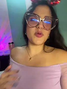 Webcam Model (alilith)  is live.Free join now!