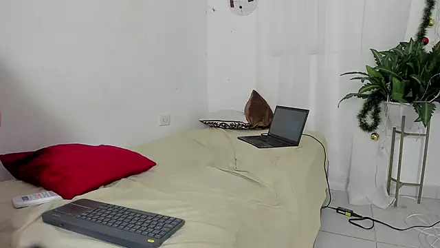 Laura_and_Kevin webcam