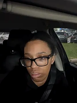 Webcam Model (YeahhhitsBreezy)  is live.Free join now!