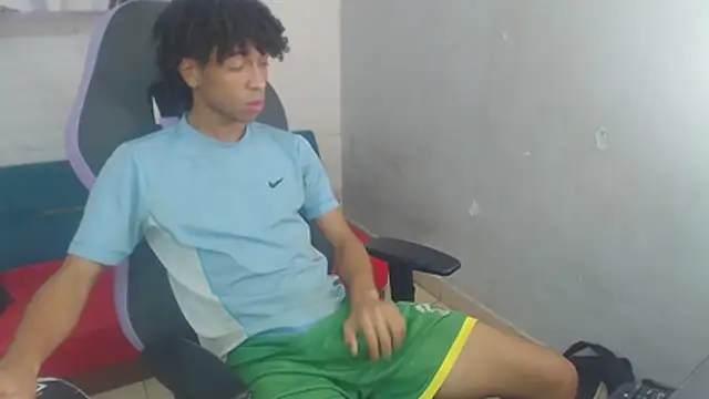 xion_ez (M twink) - masturbation without boxer 🥰