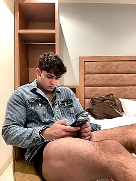 Vihaaanfucks Live Webcam on Stripchat