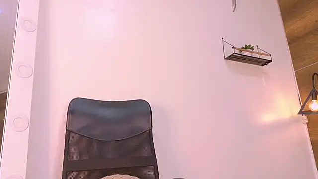 TiffValentinee_'s room