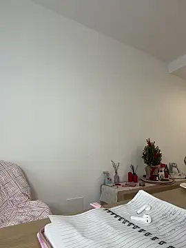 streetdoll (F young) - naked boobs + free photo